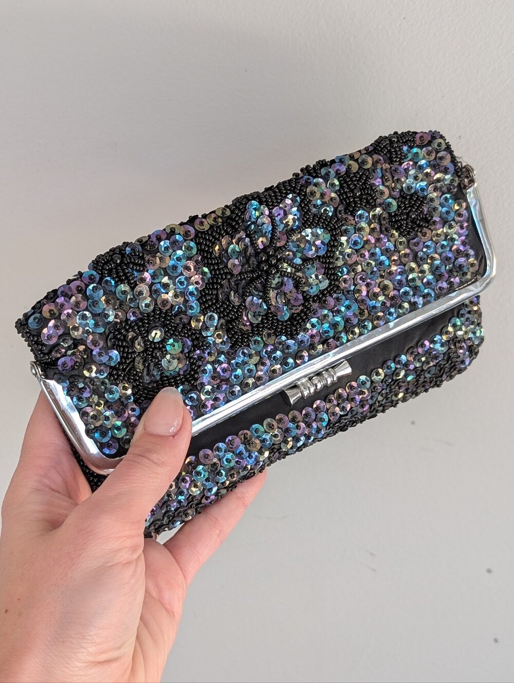 Vintage Evening Bag, Made In Honk Kong Black Iridescent Sequins Kiss Lock Clutch - Picture 2 of 16